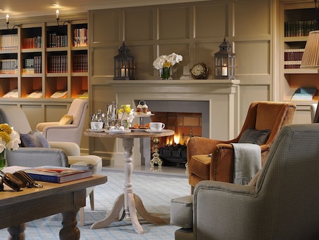 Serviert Mittagessen und Abendessen. Westport Coast Hotel