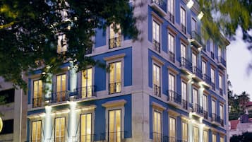 Facciata della struttura - sera/notte