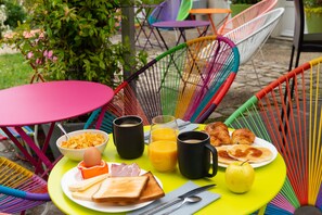 Sarapan prasmanan setiap hari dengan biaya tambahan