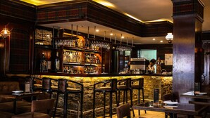 Bar (on property) - Hotel Los Navegantes (Punta Arenas)