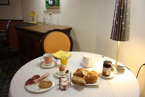 Daily buffet breakfast for a fee