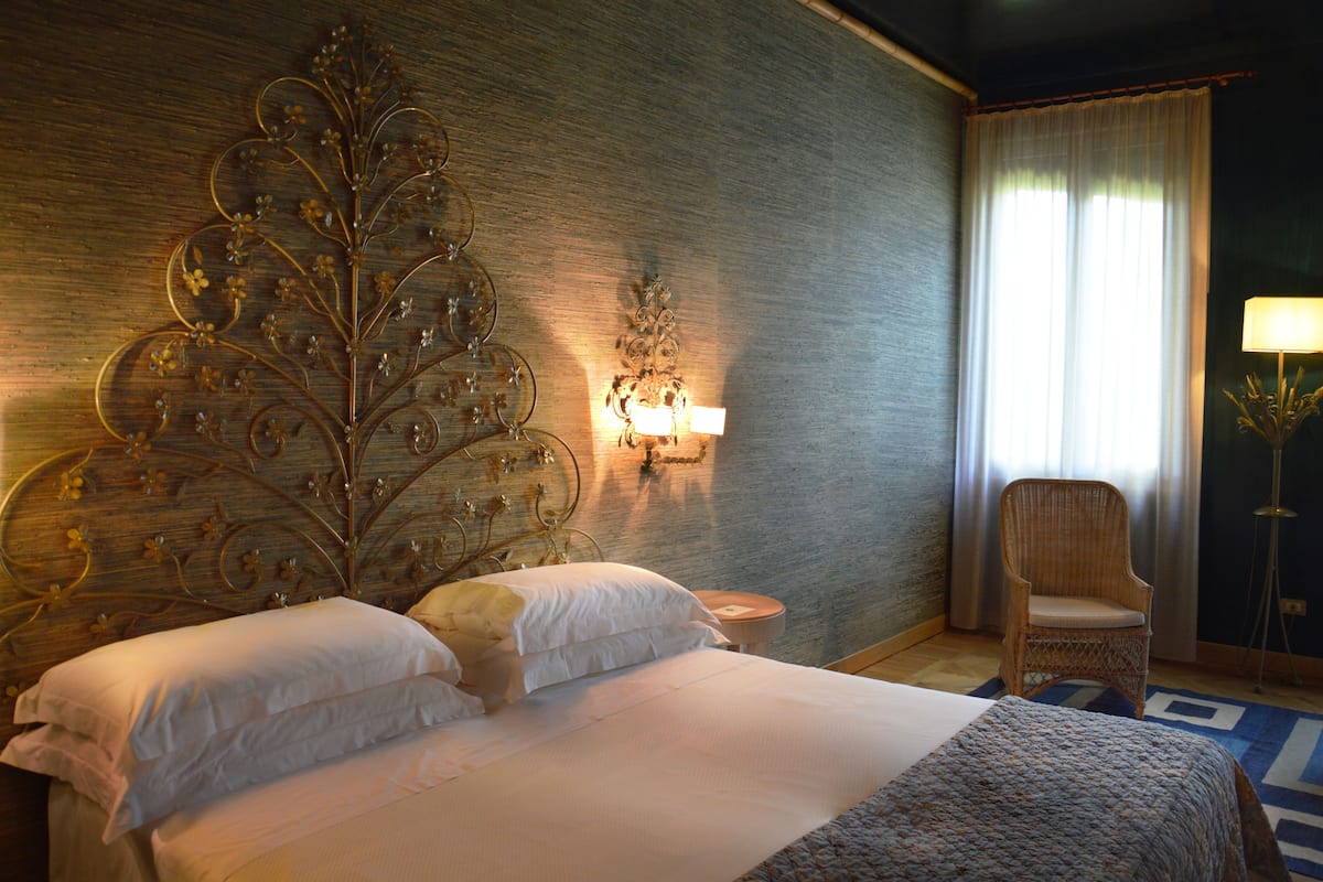 Chambre Deluxe Double ou avec lits jumeaux, vue jardin | Literie hypoallergénique, minibar, coffres-forts dans les chambres