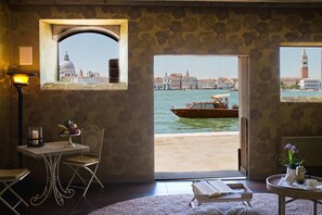 15-inch TV with digital channels - Bauer Palladio Hotel & Spa (Venice)