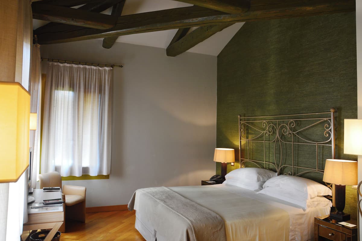 Ropa de cama hipoalergénica y minibar