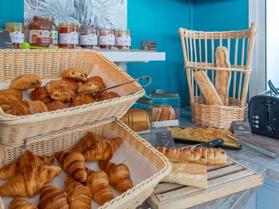 Daily buffet breakfast (EUR 12.90 per person)