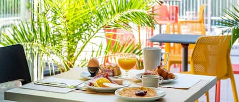 Daily buffet breakfast (EUR 12.90 per person)