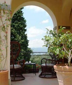 Deluxe Triple Room | Terrace/patio - Antico Convento Park Hotel et Bellevue (Pistoia)