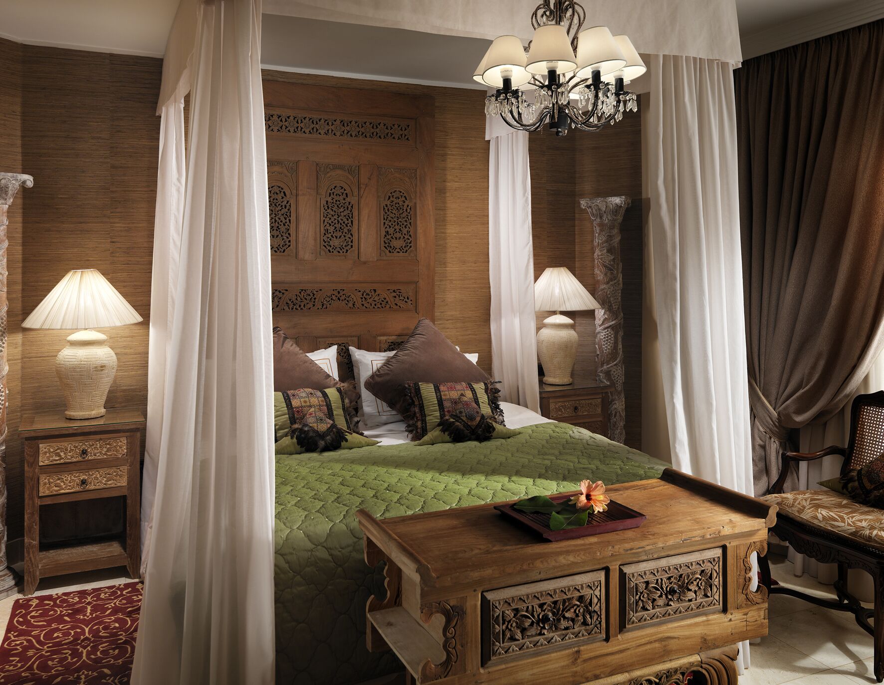 1 kamar tidur, minibar, brankas, dan didekorasi berbeda-beda