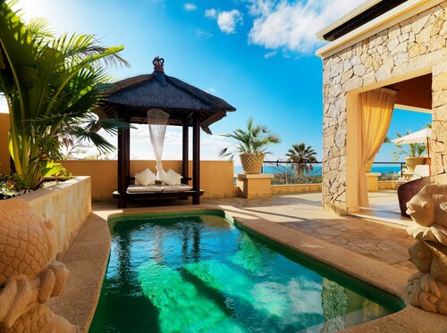 Royal Garden Villas & Spa