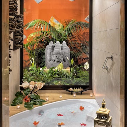 Separate tub and shower, free toiletries, hair dryer, bathrobes