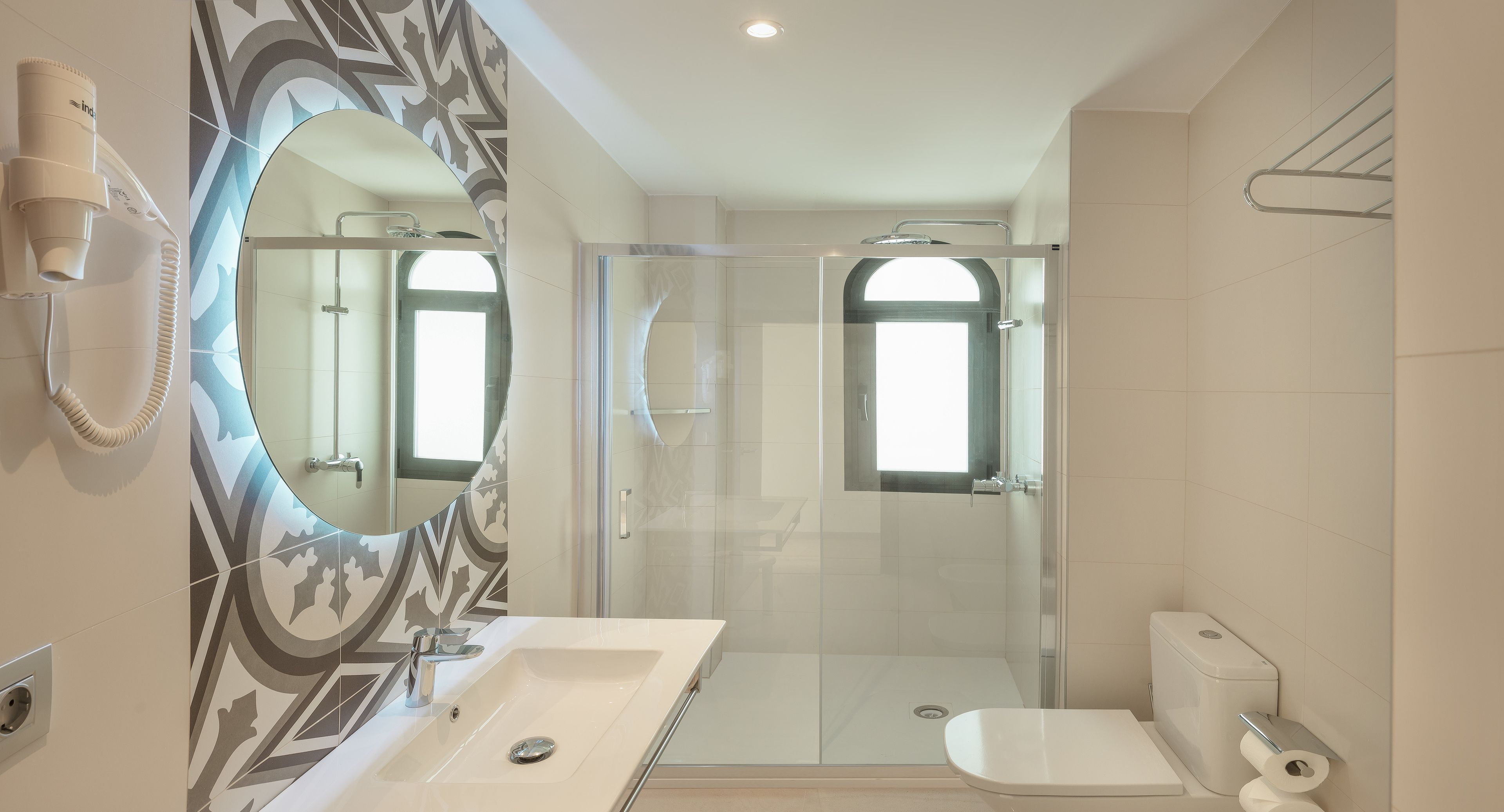 free toiletries, towels