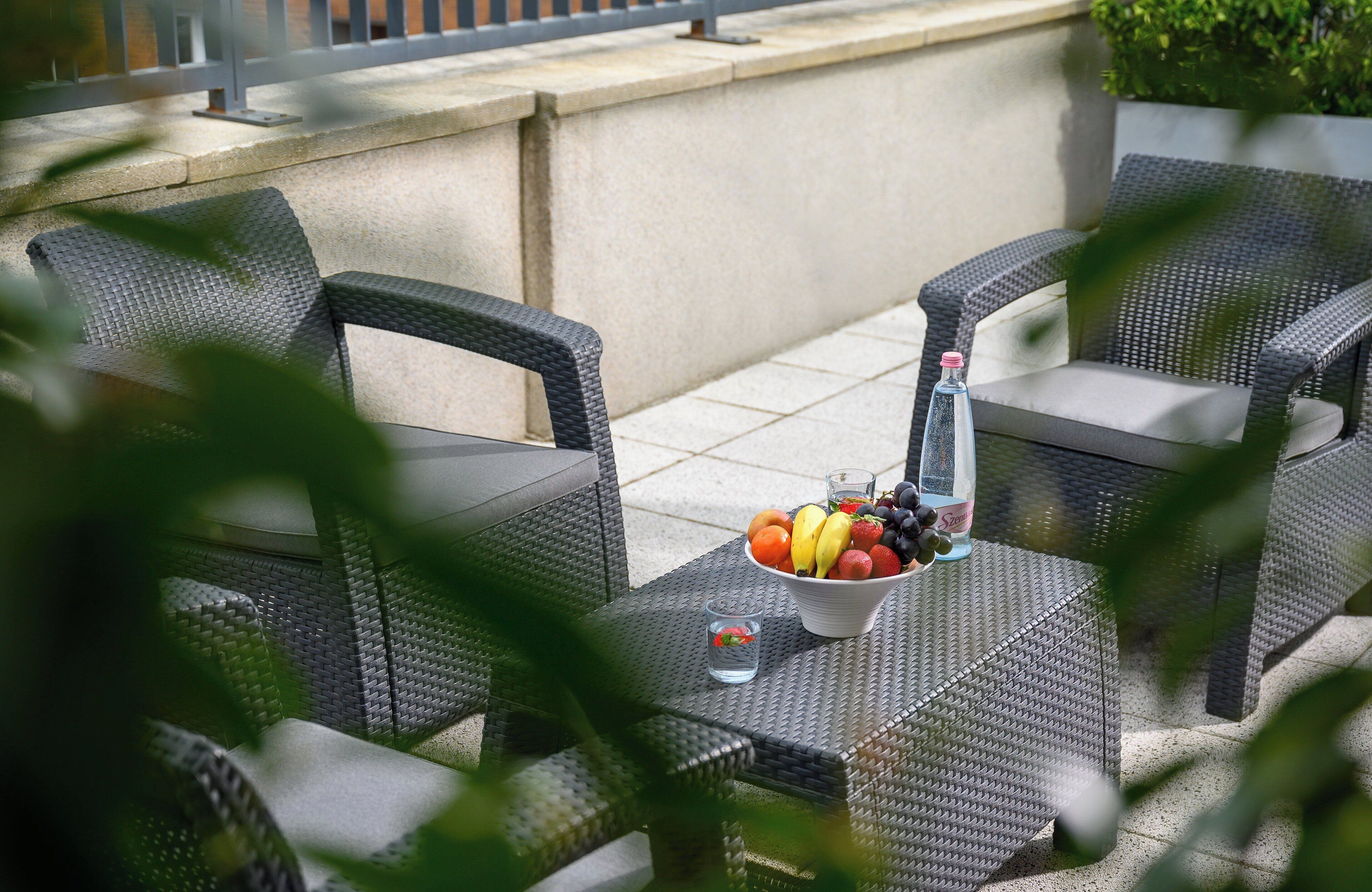 comfort room, terrace | 1 bedroom, minibar, in-room safe, desk