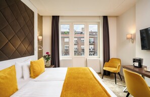 Comfort Room | 1 bedroom, minibar, in-room safe, desk