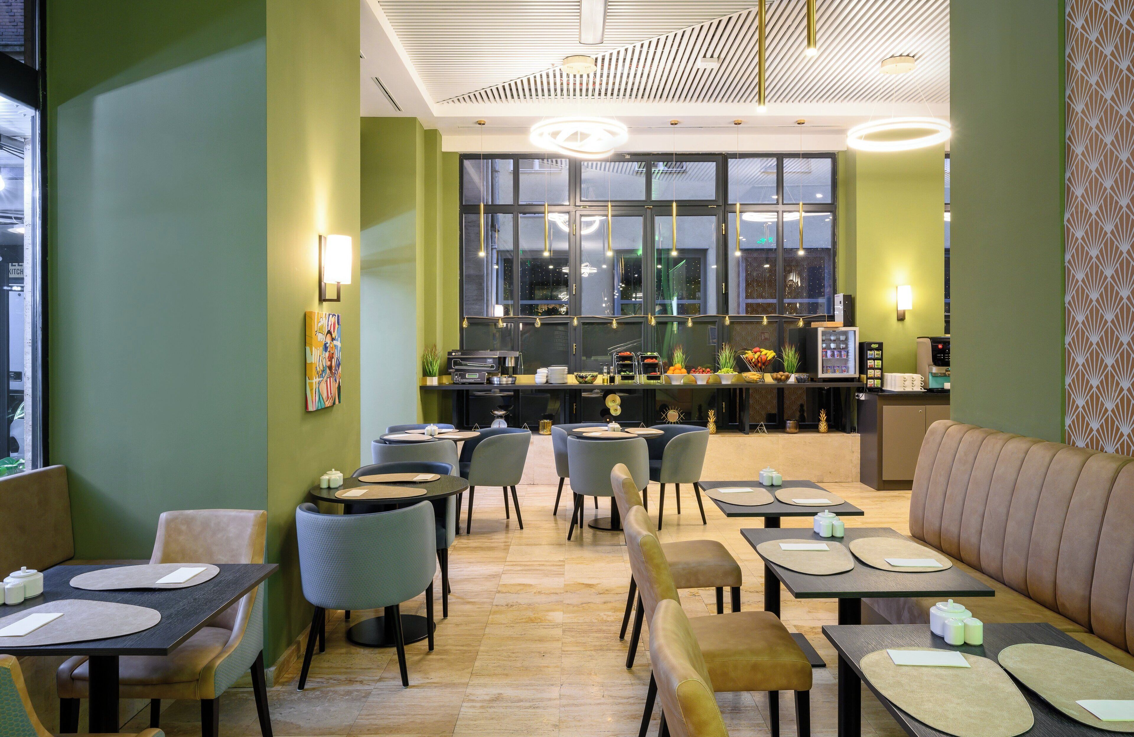 daily to-go breakfast (eur 14 per person)