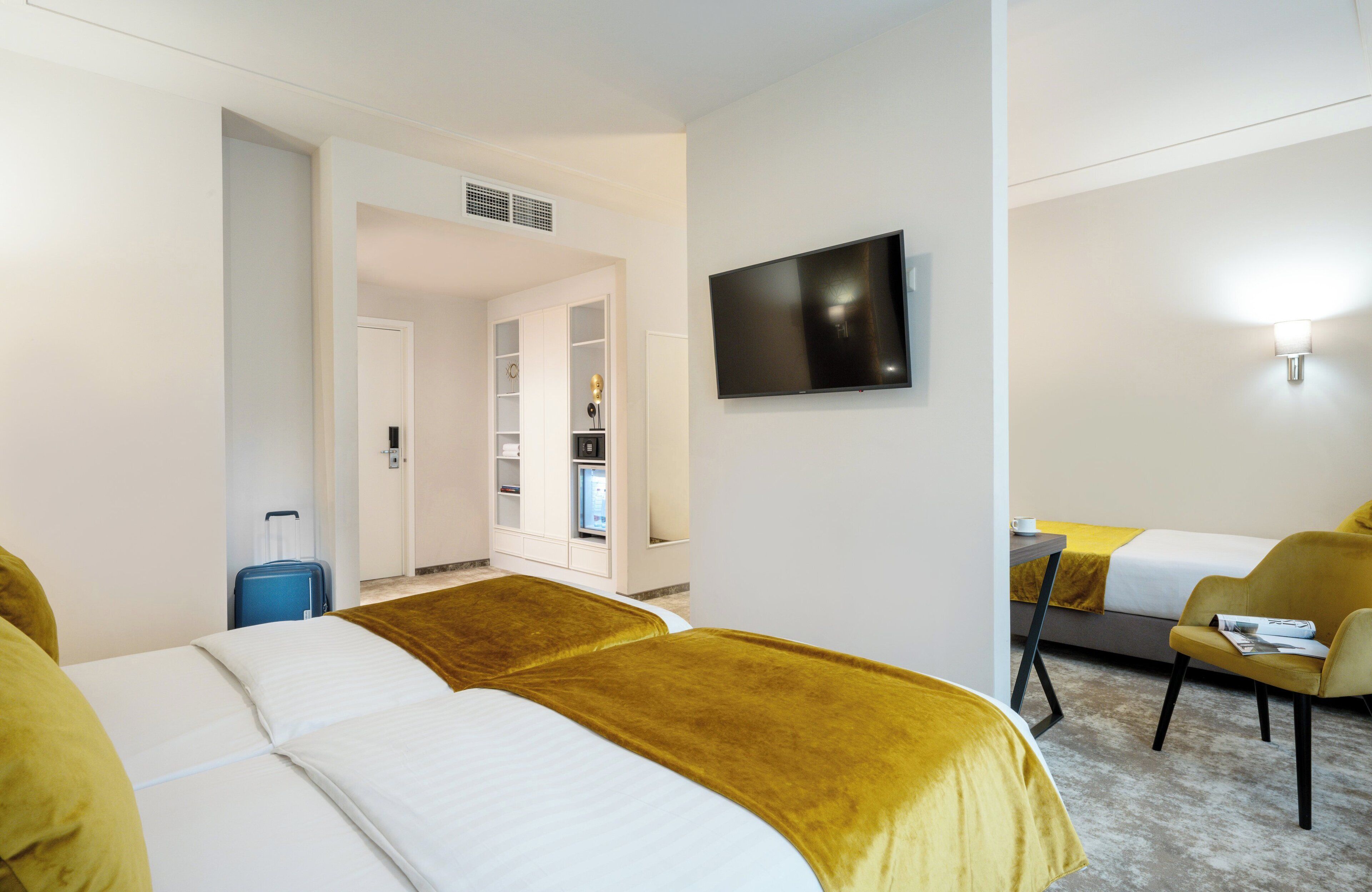 superior triple room | 1 bedroom, minibar, in-room safe, desk