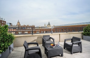 Comfort Room, Terrace