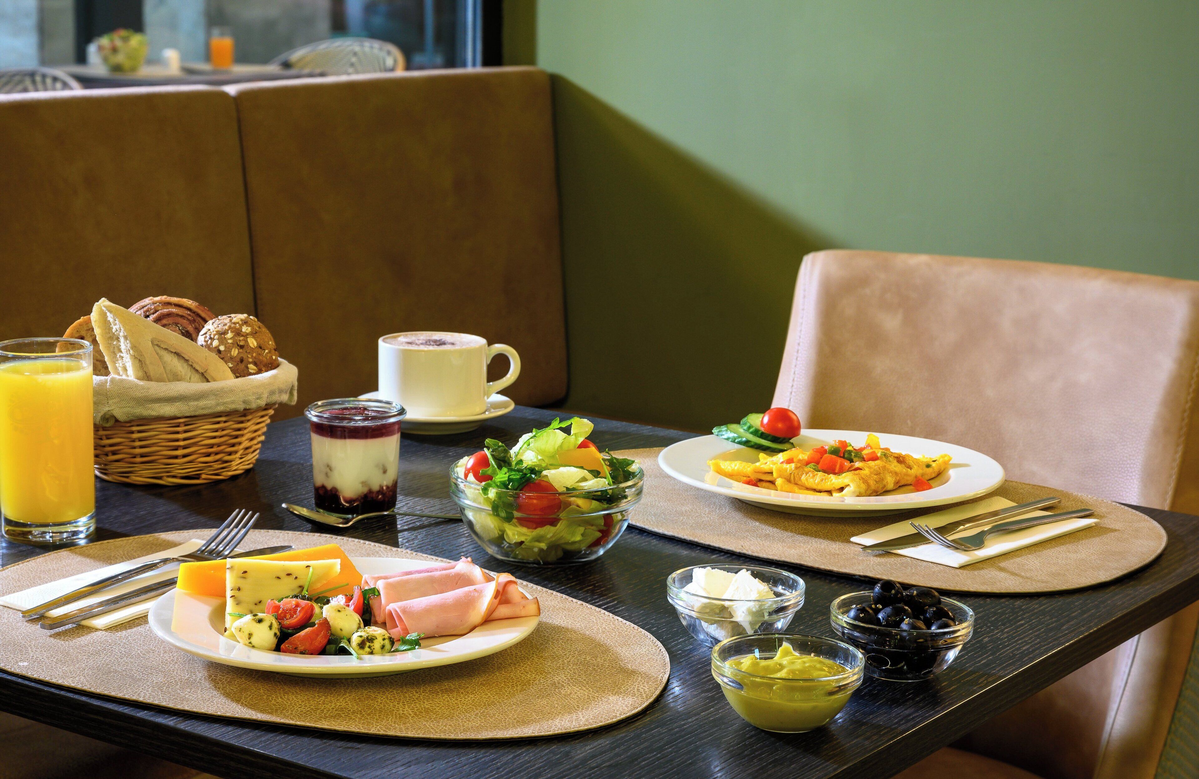 daily to-go breakfast (eur 14 per person)