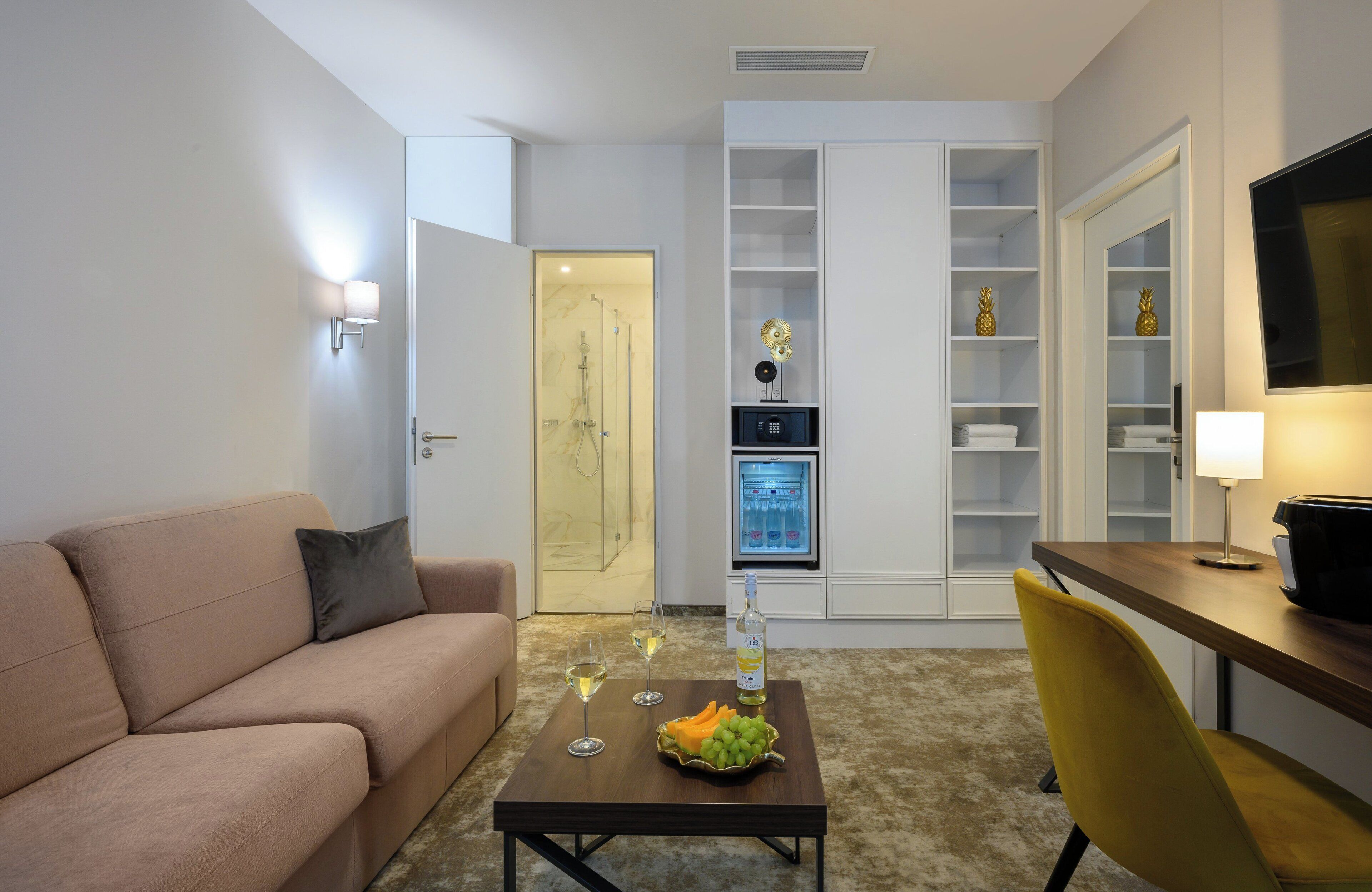 suite | 1 bedroom, minibar, in-room safe, desk