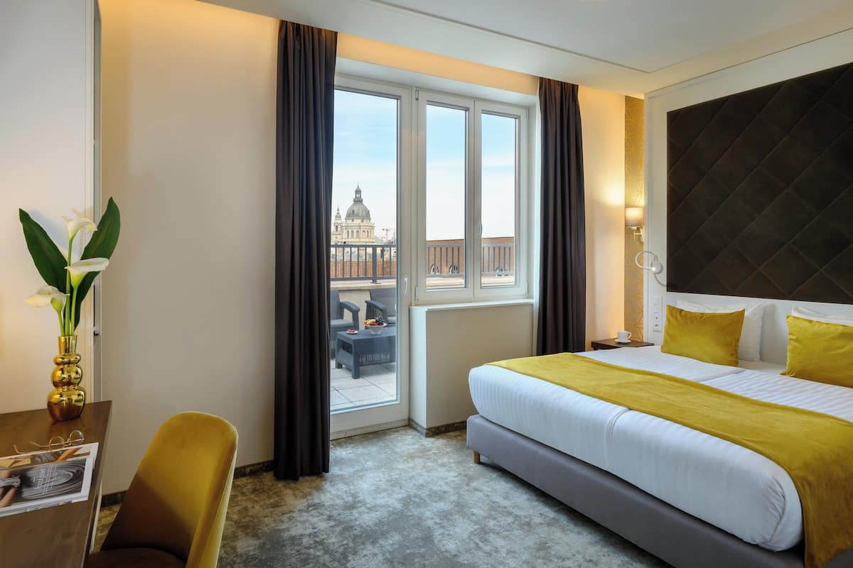 Comfort Room, Terrace