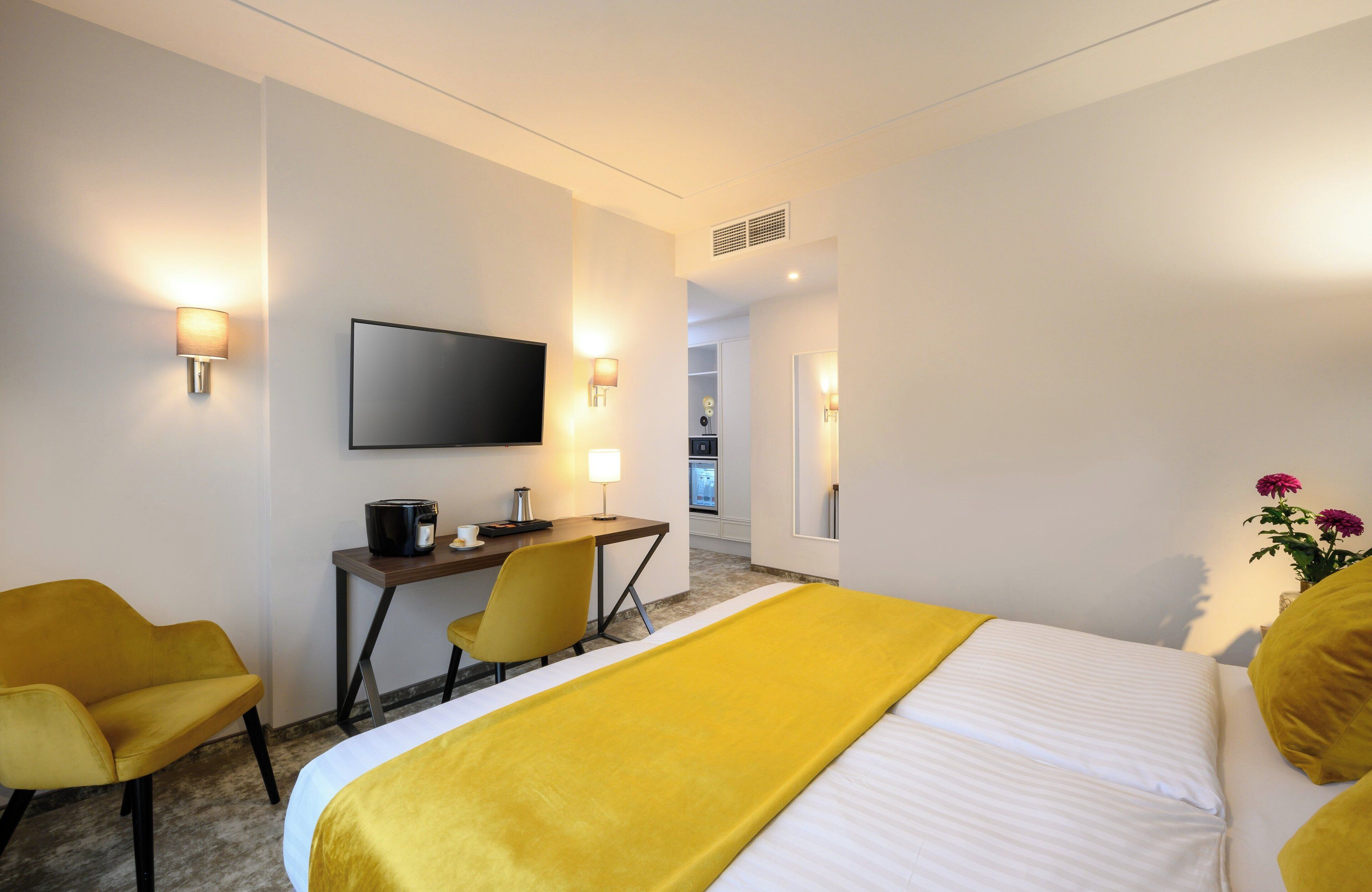 comfort room | 1 bedroom, minibar, in-room safe, desk
