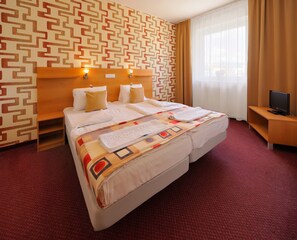 Chambre Familiale (Comfort for 4 Persons) | Minibar, coffres-forts dans les chambres, bureau, lits bébé