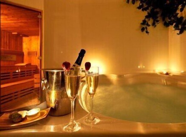 Bañera de hidromasaje cubierta