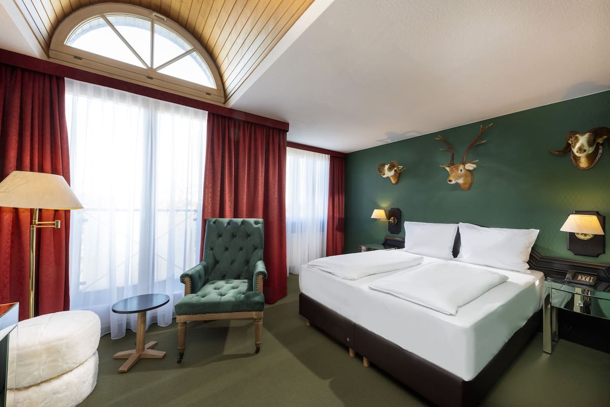 In-room safe, desk, soundproofing, free WiFi