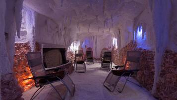 Sauna, hot tub, steam room, body treatments, hydrotherapy