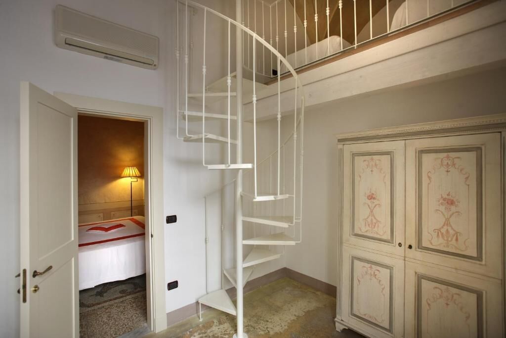 Deluxe Room | Minibar, in-room safe, desk, soundproofing