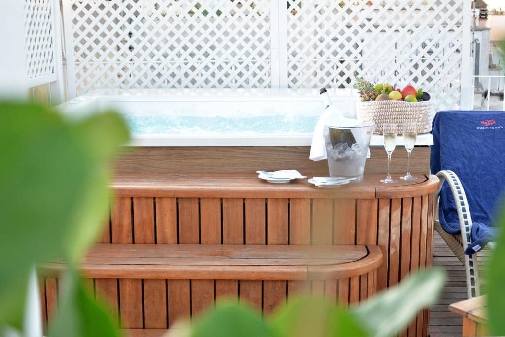 Jetted tub