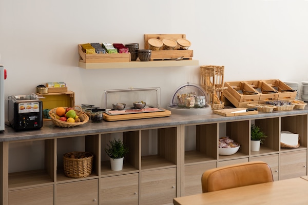 Café da manhã com buffet todos os dias (EUR 12.9 por pessoa)