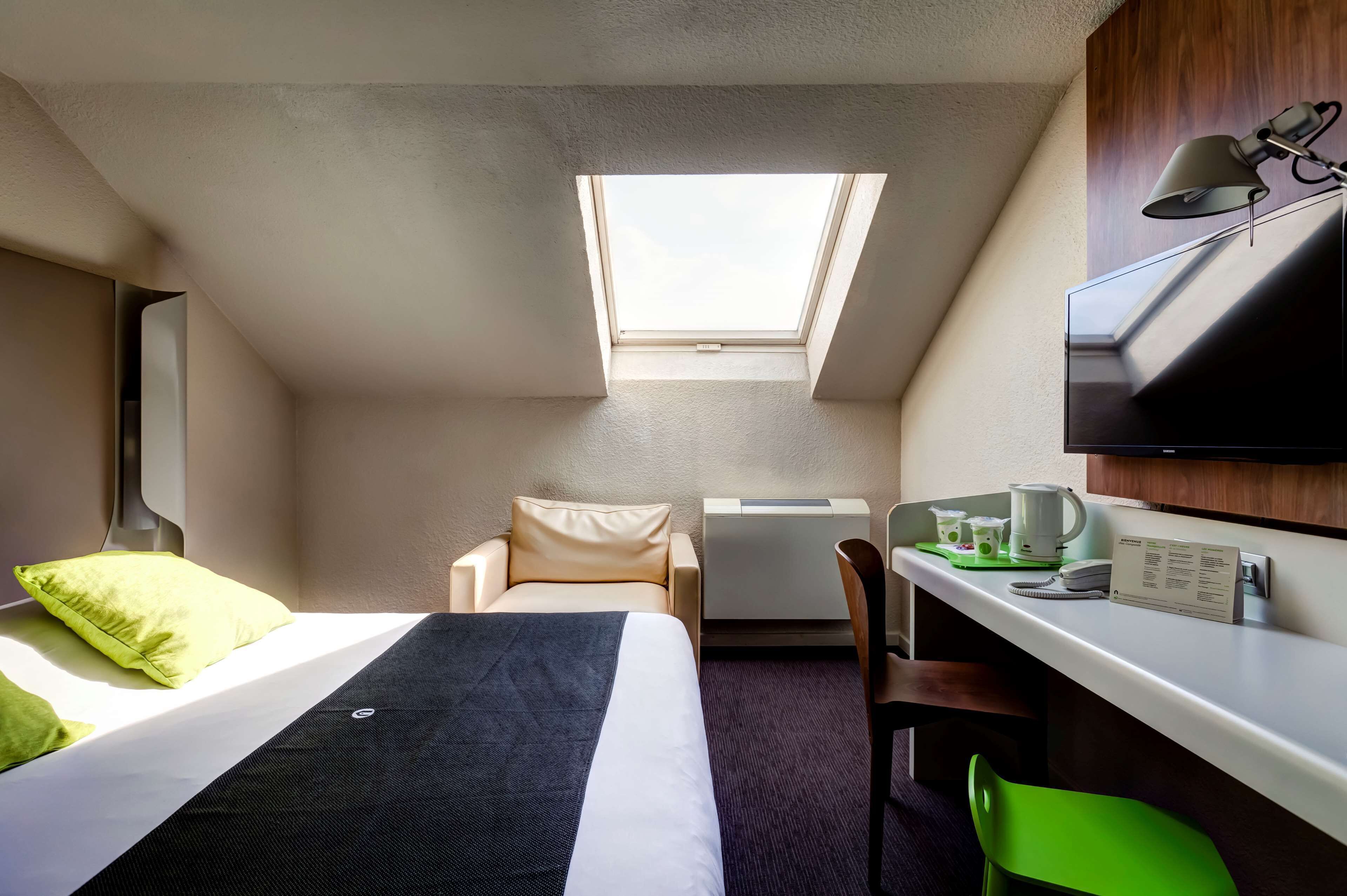 standard room, 1 double bed | select comfort beds, desk, blackout curtains, soundproofing