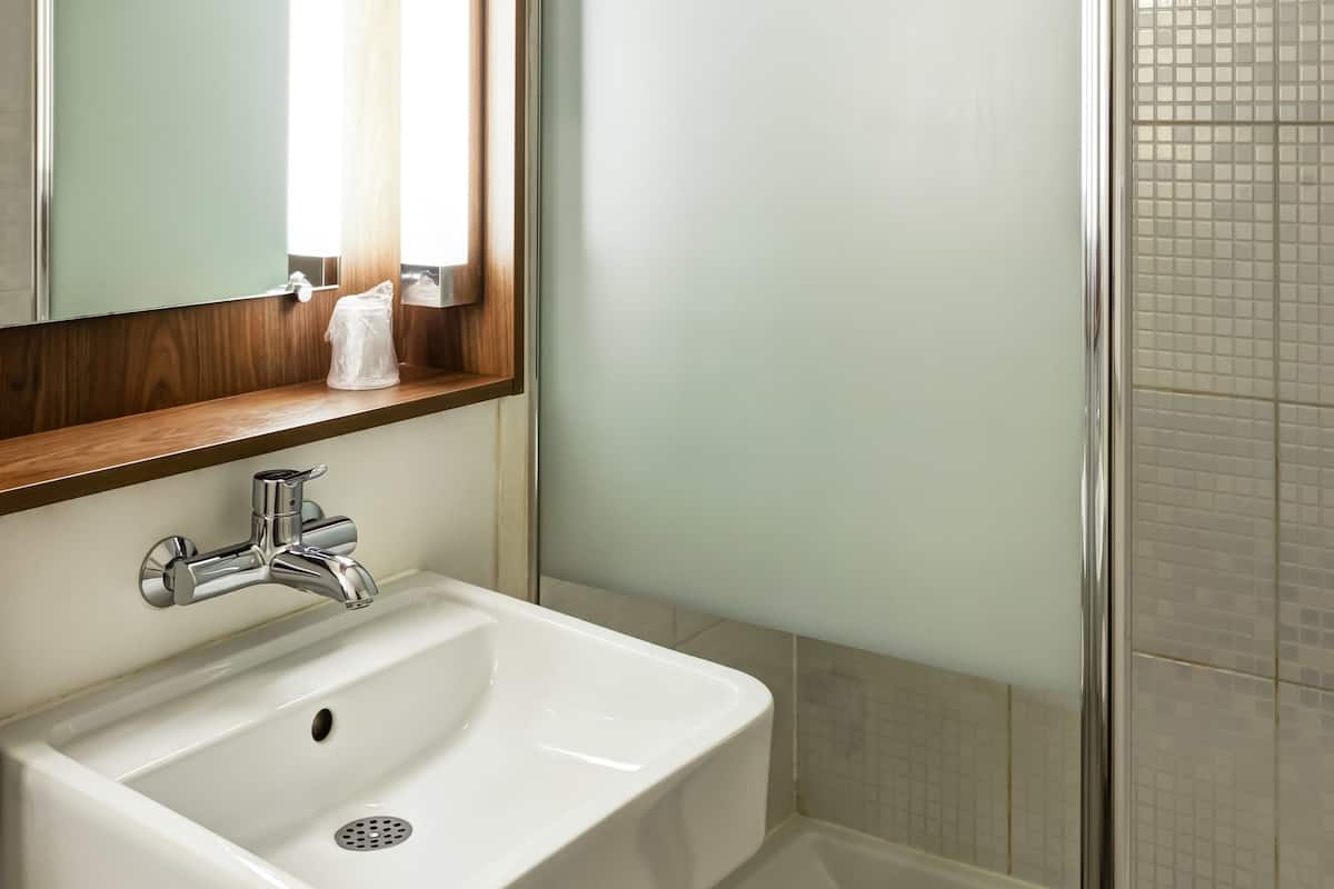 shower, rainfall showerhead, eco-friendly toiletries, hair dryer