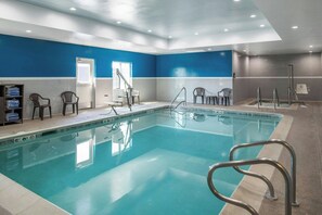 Indoor pool - Fairfield Inn and Suites by Marriott Sacramento Elk Grove (Elk Grove)