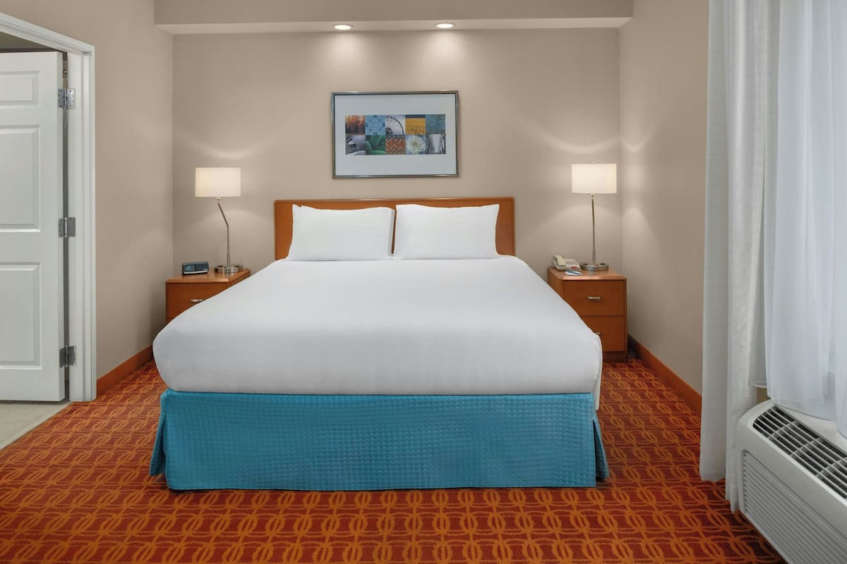 Junior Suite, 1 Bedroom, Non Smoking | 1 bedroom, desk, laptop workspace, blackout drapes