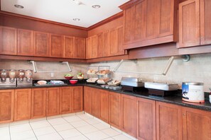 Free daily buffet breakfast  - Residence Inn by Marriott San Antonio North/Stone Oak (San Antonio)