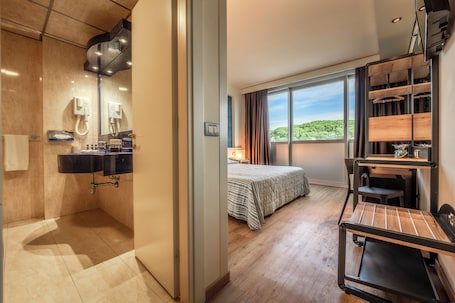 Standard Double Room. Hotel Galilei