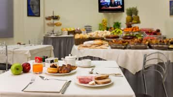 Free daily buffet breakfast