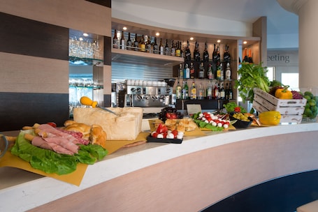 Bar. CDH Hotel La Spezia