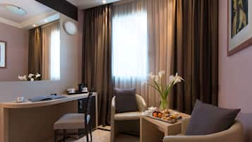 Daunenbettdecken, Minibar, Zimmersafe, individuell eingerichtet