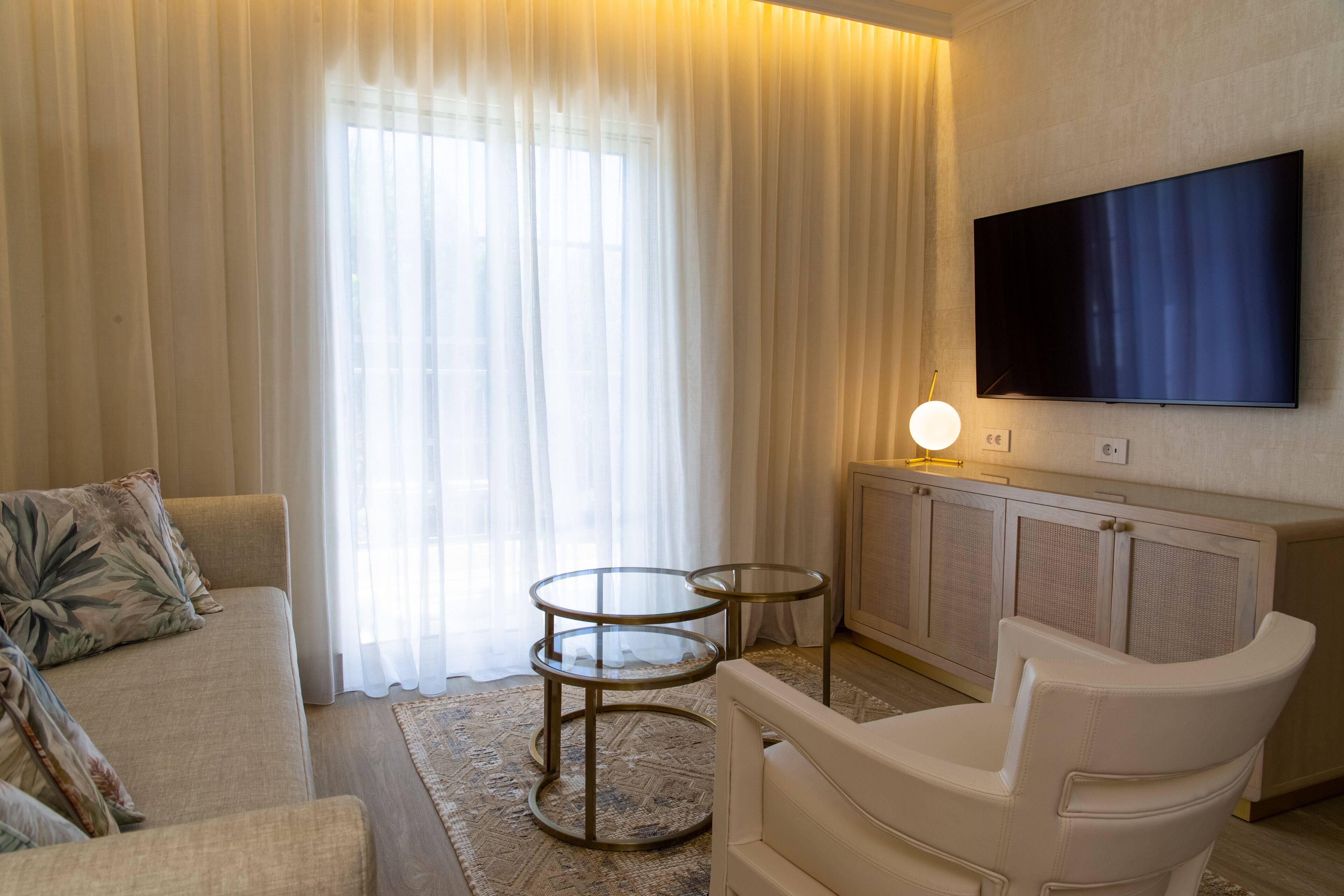 premium suite, sea view | living room | 32-inch lcd tv with satellite channels, tv