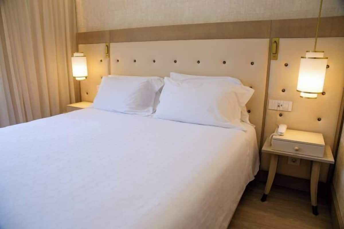 2 bedrooms, in-room safe, blackout curtains, free WiFi