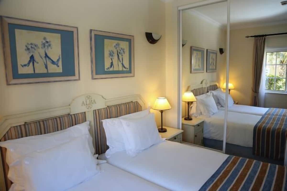 2 bedrooms, in-room safe, blackout curtains, free WiFi