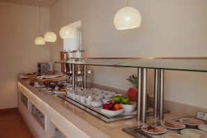 Colazione a buffet a pagamento, servita tutte le mattine 