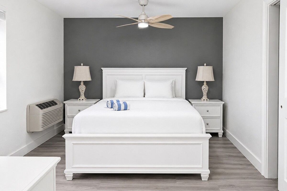 Economy Suite, 1 Queen Bed with Sofa bed | Premium bedding, down duvets, iron/ironing board, individually furnished