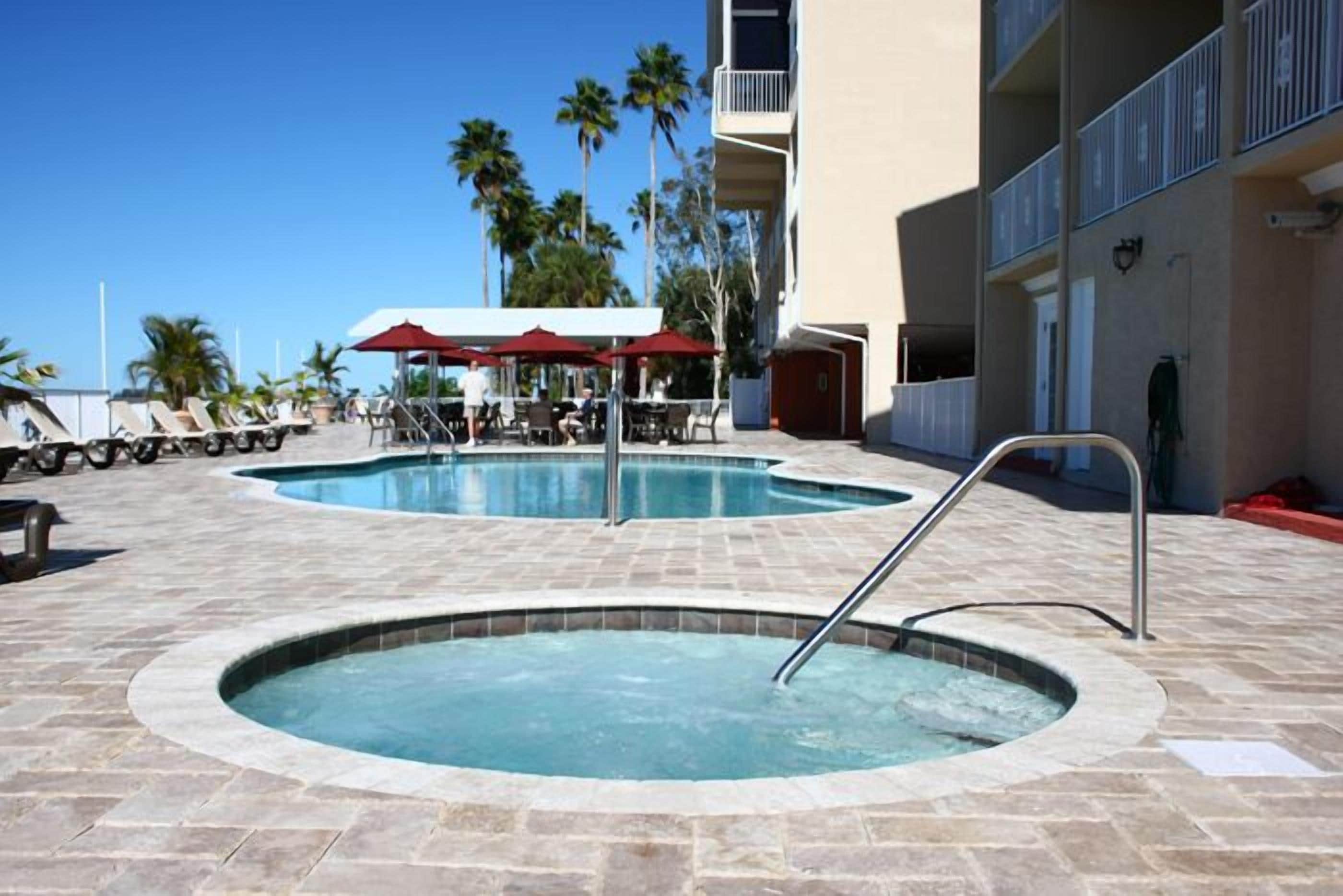 Bañera de hidromasaje exterior