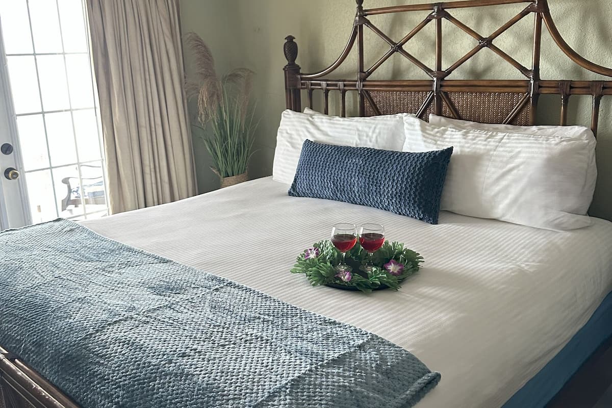 2 bedrooms, premium bedding, down comforters, individually furnished