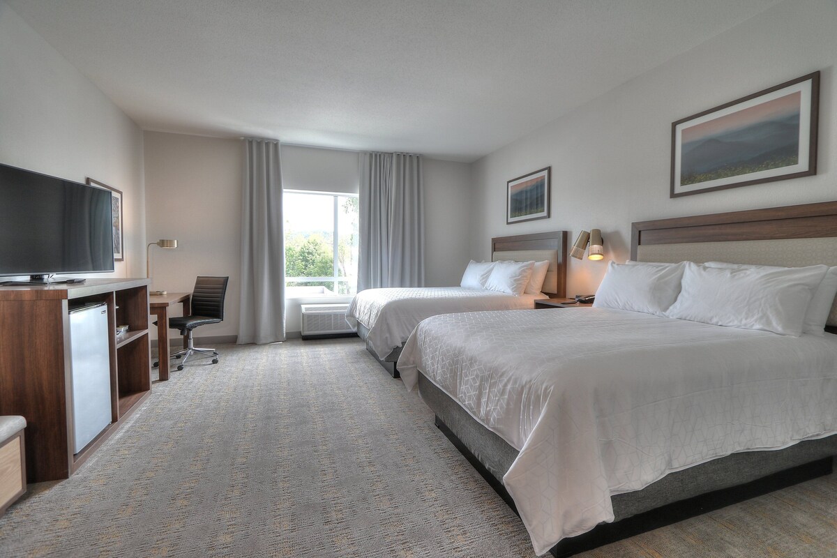 Standard Room, 2 Queen Beds | Egyptian cotton sheets, premium bedding, pillowtop beds, desk