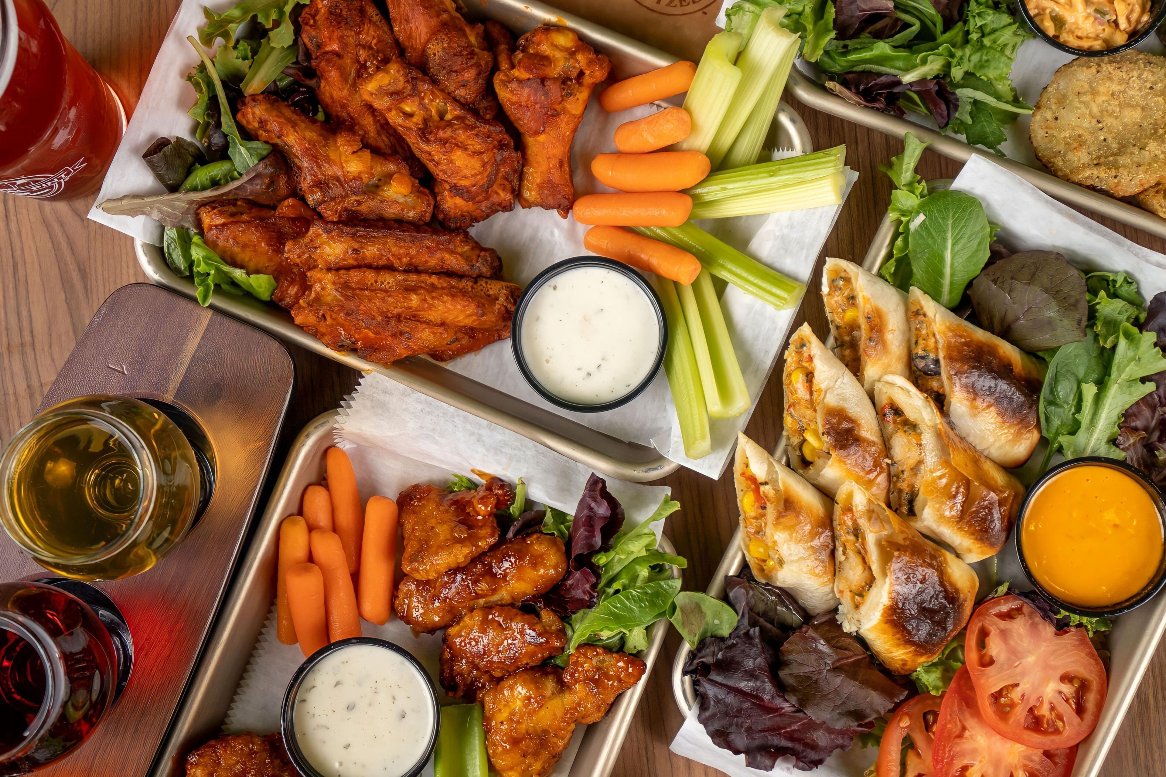 อาหารเช้าแบบบุ ฟเฟ่ต์ทุกวัน (USD 12.95 ต่อคน)