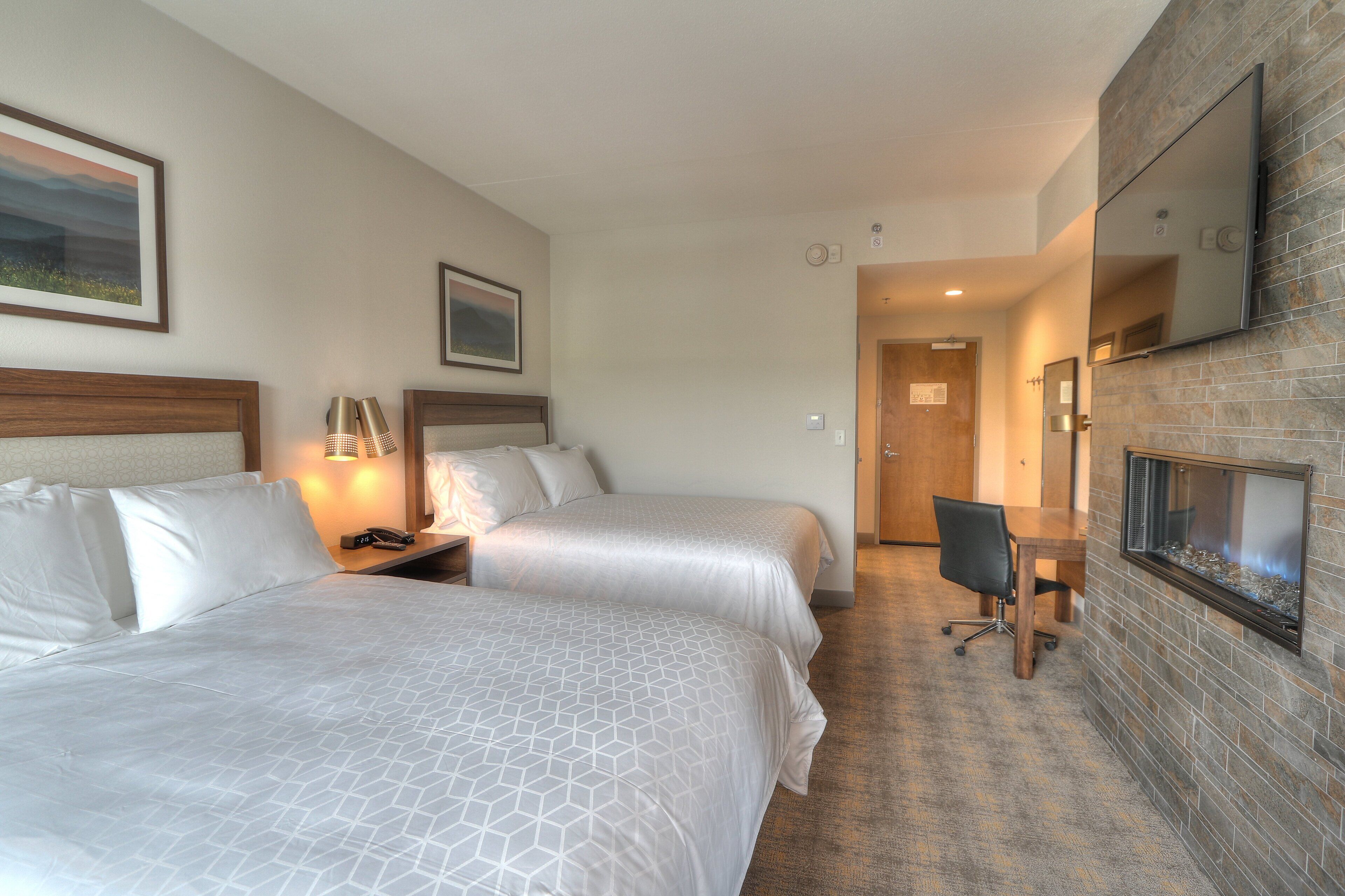 Suite, 1 Bedroom, Fireplace | Egyptian cotton sheets, premium bedding, pillowtop beds, desk